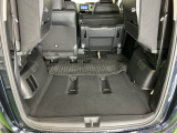 アイデア次第でいろいろな使い方ができる広くて使い勝手のいい荷室。