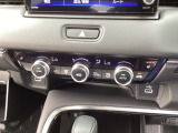 スマートフォンなどの充電に便利なUSBジャック。運転席からも助手席からも使いやすいです。