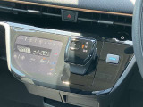 すっきりした運転席周りにはナビやエアコンの操作パネルを設置しておりますので、お一人での運転でもご安心できます。