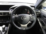 各操作スイッチなどもハンドルから手を放すことなく操作可能で安全運転に支援いたします!