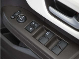 ◆パワーウィンドウスイッチ◆運転席から全席の窓の開閉操作を行うことが出来いつでも換気ができます!