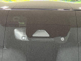 【トヨタセーフティセンス】走行中に前方の車両等を認識し、衝突しそうな時は警報とブレーキで衝突回避と被害軽減をアシスト。より安全にドライブをお楽しみいただけます。
