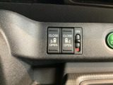 【電動スライドドア】隣の車との距離が近い駐車場でも、ぶつける心配をせずスムーズに開閉。限られたスペースを賢く使う、暮らしに寄り添った設計が魅力です。