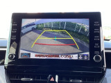 バックモニター付きで、車庫入れやバック時の後方確認をしっかりサポート。モニターに映し出される映像で死角も確認しやすく、狭い場所での駐車や後退時の操作をより安心して行えます。