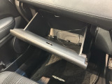 専門業者にて内外装のクリーニングを実施しております!