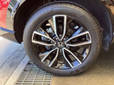 純正アルミホイールです。足元が引き立つので、車全体のイメージがアップしますよ!