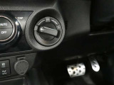 4WDシステムを搭載。オフロードや雪道などの滑りやすい路面でも安心して走行できます。