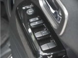 ◆パワーウィンドウスイッチ◆運転席から全席の窓の開閉操作を行うことが出来いつでも換気ができます!