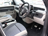 認定中古車保証1年間距離無制限の保証とロードアシスタンスサービスが全車に付帯されています。また、1年間または2年間の延長保証(有償)もご利用いただけます。