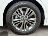 タイヤサイズは225/60R18!純正アルミホイール装着です!