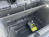 トランクボード下にもしっかりと荷物が積み込める便利な収納スペース。トランクを2段に使用でき、荷物の整理がしやすくなっております。