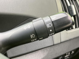 シンプルで使いやすいデザインのウインカーレバーです。安全な運転をサポートするため、視認性の高い表示となっています。