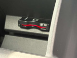 ETC車載器はグローブボックス内に収納されています。