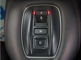 シフトはボタン操作となっており、直感的な操作性により、ドライバーの快適な運転を支援。P・N・Dは押す、Rは引くという人間の感覚にマッチした操作感です。