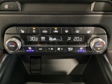 シートバックや座面の乗員の体とシートが接触する部分の空気を換気することで、蒸れや熱のこもりを解消させるシートベンチレーションを装備。短時間で心地よさを実感できるよう、不快の原因「湿度」を低減します。