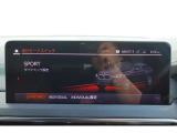 クルマの頭脳ともいえる、管理システム、iDrive。ナビだけではなく、オーディオ操作や車両情報の表示などをコントロールできます。便利さと安全性の向上にも繋がっています。