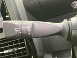 操作感にこだわったワイパーレバー。雨の日でも、視界を確保し安全運転をサポートします。レバー操作で簡単に調整できます。