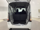 コンパクトボディーなのに、荷室はこんなに広々!たくさん荷物が積めますよ。