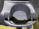 ドリンクホルダーは小物入れにもなって便利です。