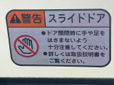 全ての車両に除菌・消臭システム「ワンダークリーン」を施行済みです。シートの表面はもちろん、後ろの席や足元も徹底的に除菌しております。