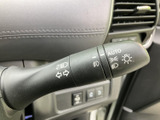 操作しやすいウインカーレバーで、安全な車線変更をサポート。視認性の高いインジケーターで周囲への注意喚起も可能です。