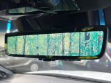 【デジタルインナーミラー】後席の大きな荷物や同乗者で後方が確認しづらい時でも安心!カメラが撮影した車両後方の映像をルームミラー内に表示。クリアな視界で状況の確認が可能です!