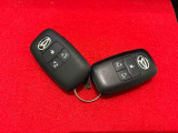 電子カードキーを携帯していれば、リクエストスイッチを押すだけでドアの施錠と解除が行えます。しかも盗難防止に役立つイモビライザー機能付きです。