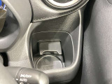 運転席のドリンクホルダーです。手のとどきやすい位置にあるので便利です