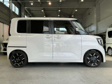 日産ディーラーならではの経験豊富な整備士が、お渡し前にきっちりと車検整備をさせていただいております。またお渡し後1ヶ月もしくは1000kmで、無料の点検整備を実施させていただきます。