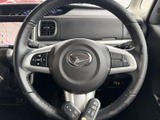 握りやすいグリップと、操作しやすいスイッチの配置が特徴です。安全運転をサポートしながら、快適なドライビングを演出します。