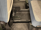 お荷物の収納に便利な「置きラクボックス」フロアに直接置きたくない荷物を置いたり、見られたくない物をしまっておく事が出来ます♪