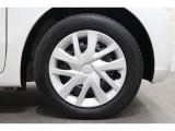 純正のホイールキャップが足元を飾ります!タイヤサイズは155/65R14です。