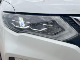 【LEDヘッドライト】悪天候や夜間走行時も良好な視界を確保し安心して運転できる高輝度LEDヘッドライトを装備!点灯速度が早く、消費電力も抑えられています。