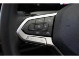 【ステアリング左側】ACCなどの運転支援の操作のスイッチ類です。ACCは高速道路などで前に走る車との距離を保ちながら追従走行する運転支援システムです。