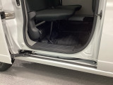 ホンダ車の低床ボディは乗りやすく、足元も広びろですよ。