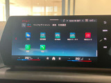 シフトレバー周辺に搭載されたiDrive(ナビのコントローラー)はドライバーの運転姿勢を崩さず、直感的に操作が可能で御座います