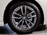 BMW純正アルミホイールです。納車時にはアルミホイールコーティングも承っております!是非ご検討下さいませ。