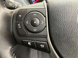 【ステアリングスイッチ付ハンドル】ナビゲーションに視線を移さず、ハンドルから手を離さず、運転に集中したまま手元でオーディオ操作できます♪