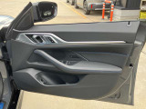 当社BMW認定中古車は全車保証付きでございます。また保証料金や整備費用はお見積書内の諸費用・税金に追加計上する事はございません。認定中古車保証付きのお支払総額でお見積りご依頼の上、他店とお比べください
