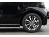 純正アルミホイールです。タイヤサイズは、155/65R14です。