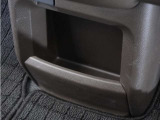 ◆センターロアボックス◆インパネ中央の下部には、ごみ箱としても使用する事ができるセンターロアボックスを装備しております。