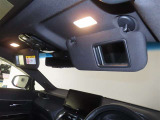 運転席・助手席バニティミラー&照明付サンバイザー