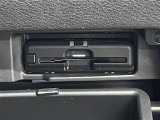 【ビルトインETC】車載器がビルトインで装備されています。有料道路の乗り降り時に停車することなくスマートに乗り入れが可能になったり、割引を受けることができる嬉しい装備です。