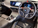 BMWの運転席はドライバーオリエンテッドという構造を採用。ドライバー目線の操作がしやすい設計になっており、ドライブ中にも目線の移動が少なく運転中にも簡単に操作ができます。