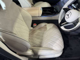メルセデスのシートは、少し硬めに出来ておりますので、長時間の運転でも疲れにくく、安全にドライビングをお楽しみ頂けます