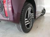 リヤタイヤの溝も十分に残っております。タイヤサイズは155/65R14となっております。