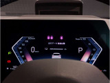 【BMWライブ・コックピット】コントロール・ディスプレイとインスツルメント・ディスプレイから構成されるディスプレイ・ネットワークにすべての情報がより分かりやすく表示されます。