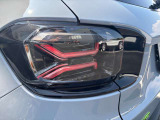 Xマークが特徴の視認性の高いLEDテールレンズ標準装備です。