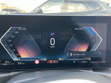 スタイリッシュなデザインのメーターパネルです。速度のみならず、燃料の残量、走行距離など多機能でとっても見やすいパネルになっております。