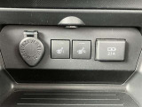 【運転席・助手席シートヒーター】寒い日に冷えやすい腰や肩に快適な温もりを伝えます。